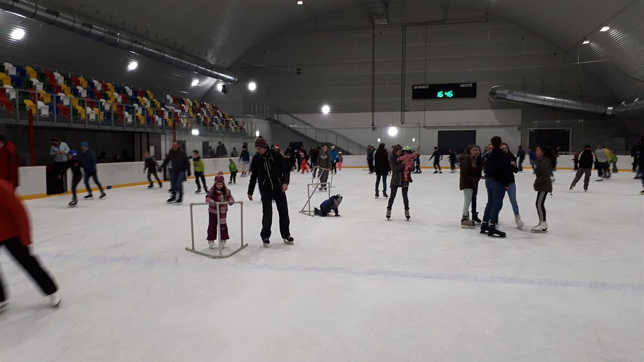 Veřejné bruslení na zimním stadionu Nejdek