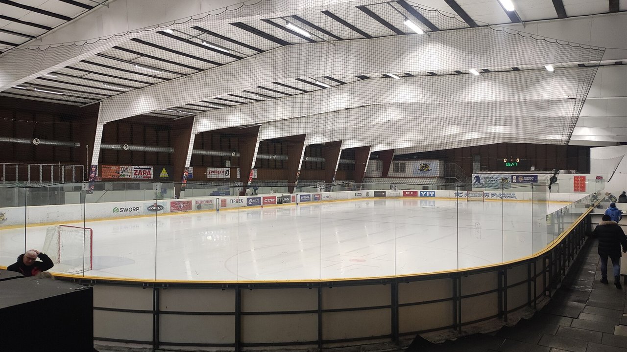 Veřejné bruslení na zimním stadionu Ostrov
